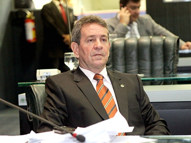 Deputado sentiu-se mau em sessão da ALEAM e acabou batendo o carro no caminho para o hospital (Foto: Divulgação/ALEAM) Deputado sentiu-se mau em sessão da ALEAM e acabou batendo o carro no caminho para o hospital (Foto: Divulgação/ALEAM)