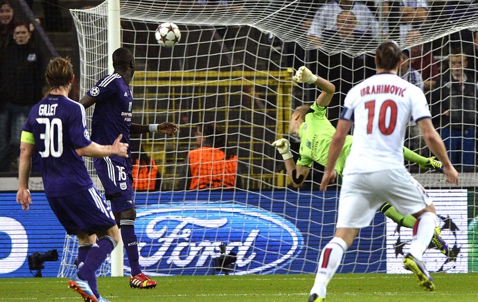 Ibrahimovic gol PSG contra o Anderlecht Liga dos Campeões (Foto: AFP)