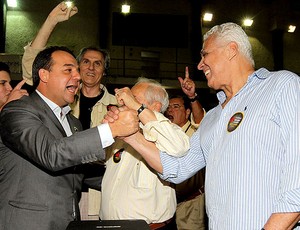 Roberto Dinamite e Sergio Cabral durante as eleições do Vasco (Foto: Marcelo Sadio / Site Oficial do Vasco)