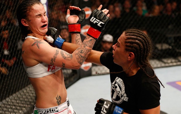 UFC 171 Raquel Pennington e Jessica Andrade (Foto: Agência Getty Images)