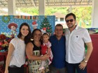 Nathalia Dill visita abrigo de crianças no Rio em comemoração ao Natal 
