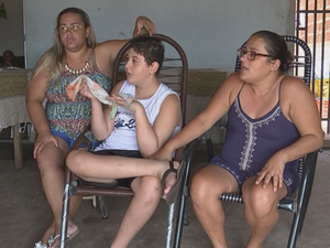 Tia de menino diz que matrícula foi negada (Foto: Reprodução/TV TEM)