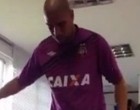 Adriano mostra em vídeo treino de força (Reprodução/you tube)