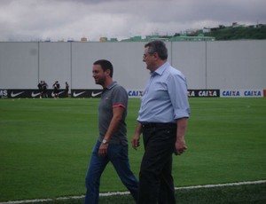 Duilio Monteiro Alves e Mario Gobbi no treino do Corinthians (Foto: Rodrigo Faber / GLOBOESPORTE.COM)