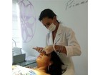 Solange Gomes aplica botox e comemora ficar sem 'olhar diabólico'