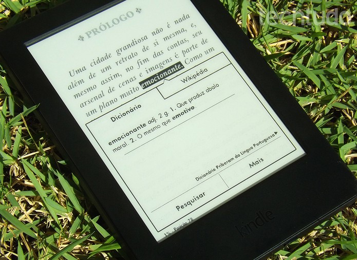 Kindle oferece recursos para dicionário e busca no Wikipédia (Foto: Barbara Mannara/TechTudo)