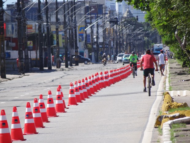 Nova rota da ciclofaixa na Avenida Mascarenha de Morais, na Zona Sul do Recife. (Foto: Katherine Coutinho/G1)