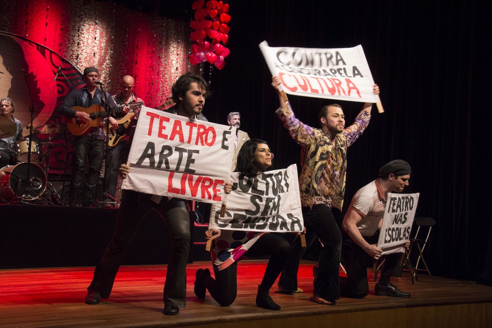 Musical “Eu vou tirar você deste lugar – As canções de Odair José” transforma arquétipos criados pelo artista em personagens de uma comédia romântica (Foto: As canções de Odair José/Divulgação)
