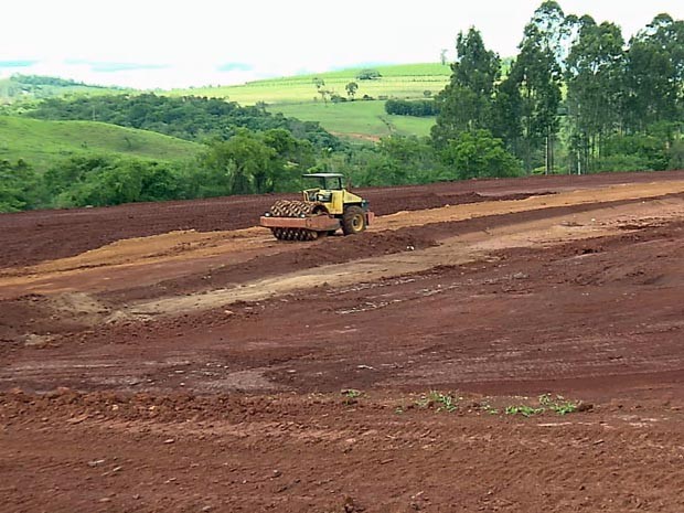 Área onde prédios da medicina serão construídos já está sendo preparada em Lavras (Foto: Reprodução EPTV) Área onde prédios da medicina serão construídos já está sendo preparada em Lavras (Foto: Reprodução EPTV)