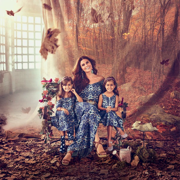 Giovanna Antonelli ao lado das filhas  com seus looks combinando (Foto: Divulgação)