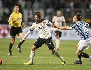 Alexandre Pato Corinthians e Grêmio (Foto: Marcos Ribolli)