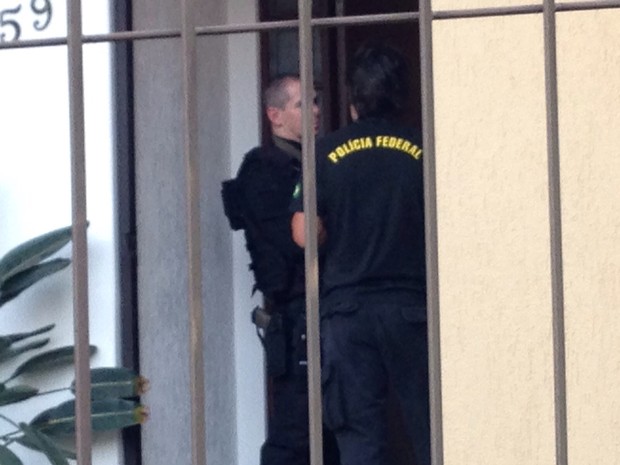 Operação da Polícia Federal, em Florianópolis (Foto: Naim Campos/RBS TV)