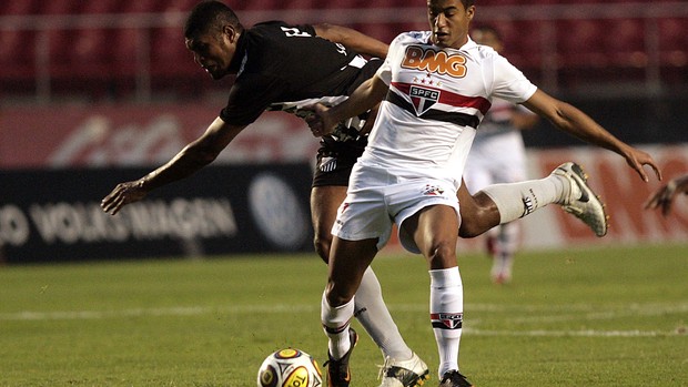 Lucas no jogo contra o Bragantino (Foto: Gaspar Nóbrega / VIPCOMM)