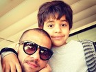 Daniel Alves faz homenagem ao filho: 'O quanto é difícil ficar longe de você'