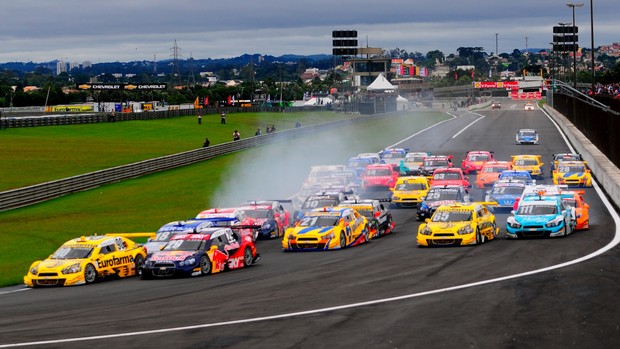 Stock Car Curitiba largada (Foto: Duda Bairros / Stock Car) Stock Car Curitiba largada (Foto: Duda Bairros / Stock Car)