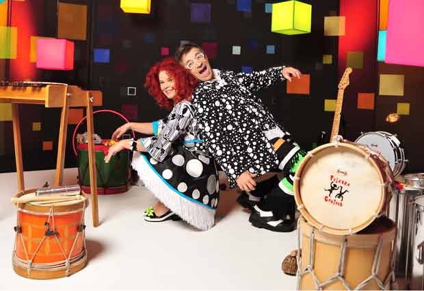 Os músicos Sandra Peres e Paulo Tatit, do grupo Palavra Cantada, apresentam o espetáculo 'Brincadeiras Musicais' neste sábado no Centro de Convenções Ulysses Guimarães, em Brasília (Foto: Rodrigo Schmidt / Divulgação) Os músicos Sandra Peres e Paulo Tatit, do grupo Palavra Cantada, apresentam o espetáculo 'Brincadeiras Musicais' neste sábado no Centro de Convenções Ulysses Guimarães, em Brasília (Foto: Rodrigo Schmidt / Divulgação)