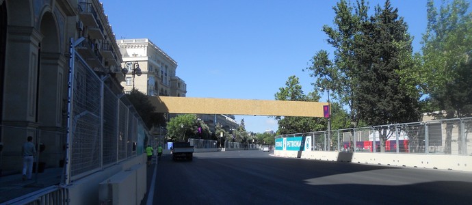 Curva 17, na realidade uma reta para os carros de F1, a primeira da grande reta. Circuito de Baku, Azerbaijão Fórmula 1 (Foto: Livio Oricchio)