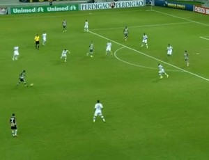 Gol de Seedorf em Botafogo x Fluminense (Foto: Reprodução TV)