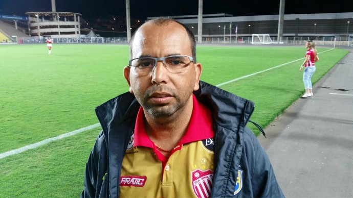 Luciano Tadino, técnico do Vila Nova-ES (Foto: Sidney Magno Novo/GloboEsporte.com)