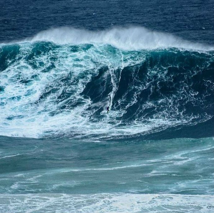 Outro ângulo da onda surfada por Pedro Scooby em Nazaré (Foto: Helio Antonio/Reprodução Instagram)