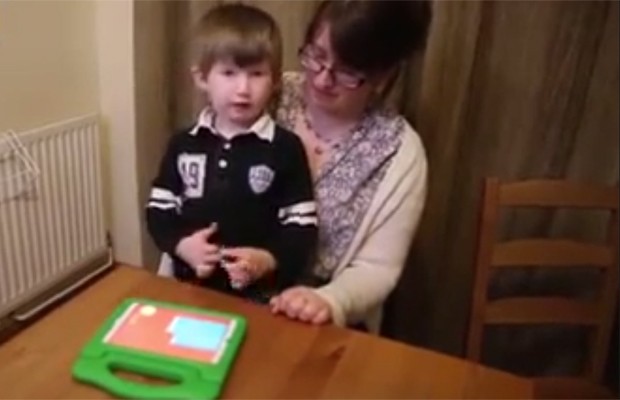 Gênio de 3 anos cria jogos de matemática e sabe falar quatro idiomas
