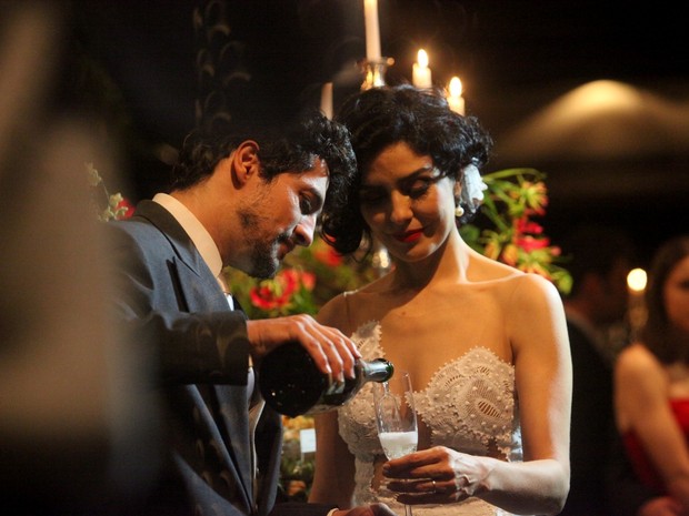 Letícia Sabatella se casa com Fernando Alves em São Paulo (Foto: Leo Franco e Thiago Duran/ Ag. News)