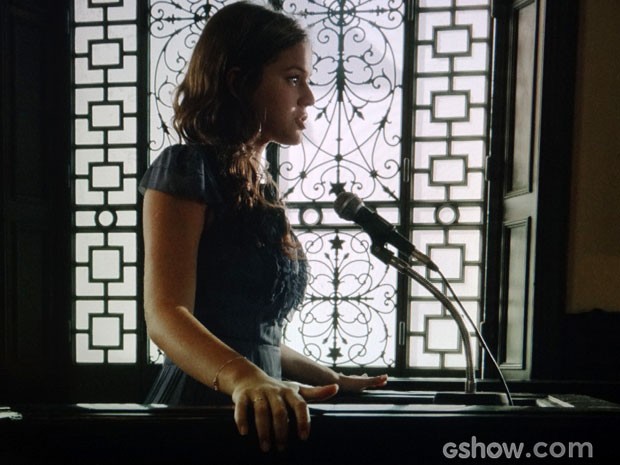 Helena também prestou seu depoimento (Foto: Em Família/ TV Globo)