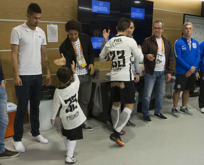 Pato no vestiário do Corinthians (Foto: Daniel Augusto Jr. / Agência Corinthians) Pato no vestiário do Corinthians (Foto: Daniel Augusto Jr. / Agência Corinthians)