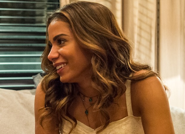 Anitta caracterizada como Sabrina, sua personmagem em Amor de Mãe (Foto: Estevam Avellar/TV Globo) Anitta caracterizada como Sabrina, sua personmagem em Amor de Mãe (Foto: Estevam Avellar/TV Globo)