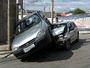 Carros ficam empilhados após acidente no centro de Jundiaí, SP