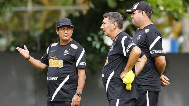 Muricy Ramalho conversa com Tata em treino do Santos (Foto: Ricardo Saibun/Divulgação Santos FC)