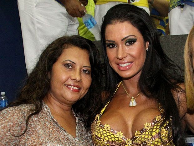 Gracyanne Barbosa com a mãe Ledir (Foto: Divulgação/Divulgação)