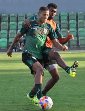 Richarlison e Thiago Santos, do América-MG (Foto: Carlos Cruz/AFC)