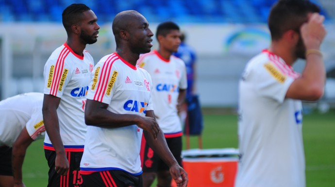 Treino Flamengo - lateral Armero e volante Luiz Antonio - Arena das Dunas - Natal-RN (Foto: Alexandre Lago/GloboEsporte.com)