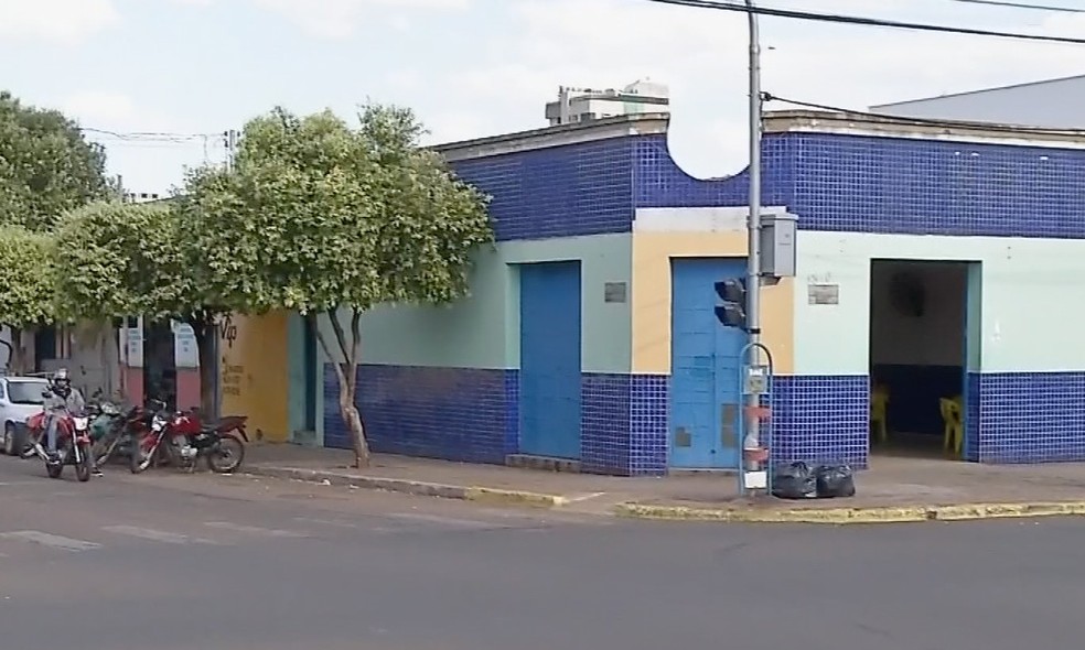 Local onde o crime ocorreu é conhecido por alugar quartos para garotas de programa, segundo a polícia (Foto: TVCA/Reprodução)