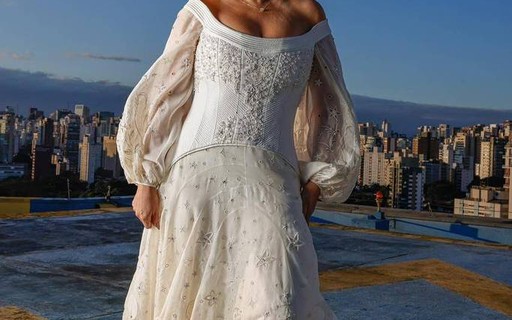 Vestido de noiva de Janja tem bordados feitos por moradoras de Timbaúba dos  Batistas - Revista Marie Claire