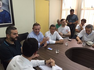 Reunião acontece em Colatina, no Espírito Santo (Foto: Mayara Mello/ TV Gazeta)