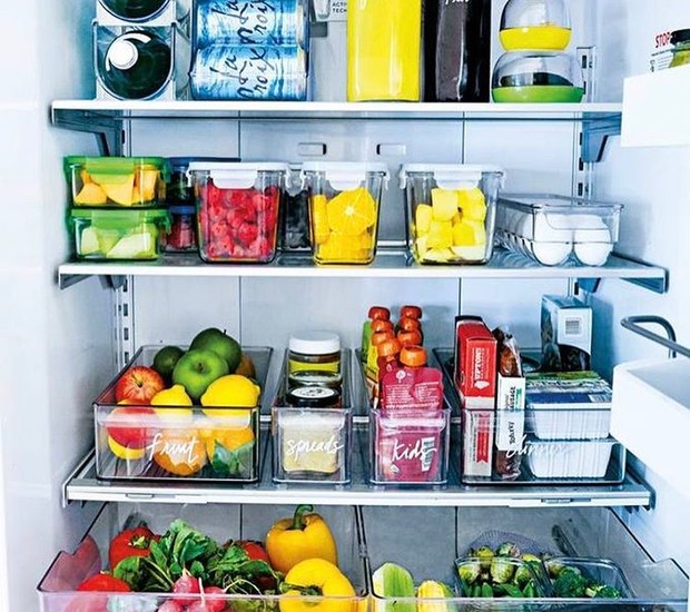 Cada coisa no seu lugar: para ter uma geladeira organizada é preciso aproveitar o espaço da melhor maneira possível (Foto: Pinterest/ Reprodução)
