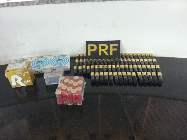 PRF apreendeu 175 munições em mala que estava em ônibus intermunicipal (Foto: Ascom/PRF)