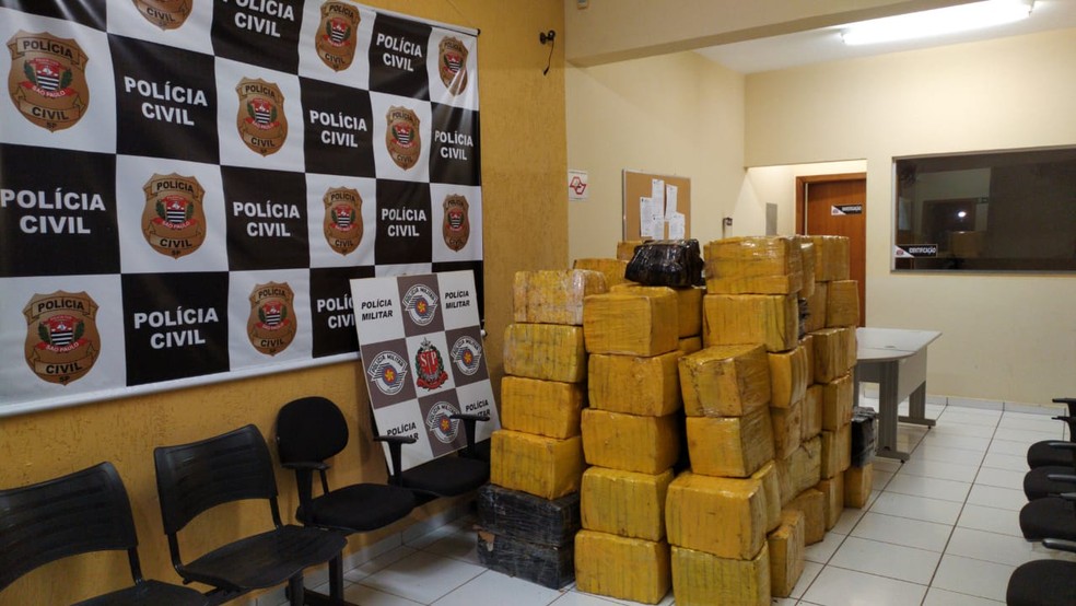 Quase 2 toneladas de maconha foram apreendidas em Alfredo Marcondes — Foto: Bruna Bachega/TV Fronteira 