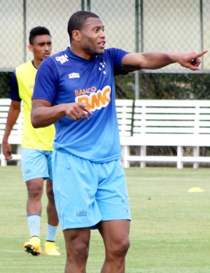 Experiente, Júlio Baptista diz que jogador gosta mesmo é de emoção