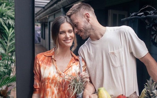 Fernanda Lima diz que marido, Rodrigo Hilbert, é fofoqueiro: 'Toma uma cerveja e conta pra todo mundo' - Vimarsana News
