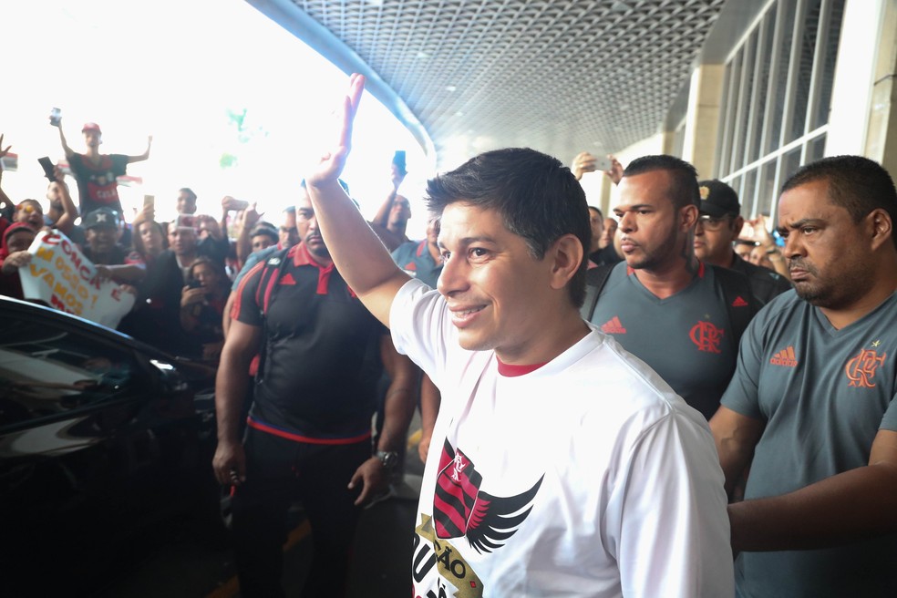 Conca em sua chegada no Flamengo. Festa desde o aeroporto (Foto: Gilvan de Souza/Divulgação Flamengo)