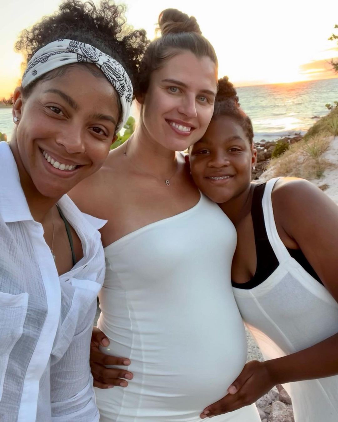 Candace Parker mostra barriga de grávida da mulher, Anna, em novas fotos nas redes (Foto: Reprodução / Instagram)