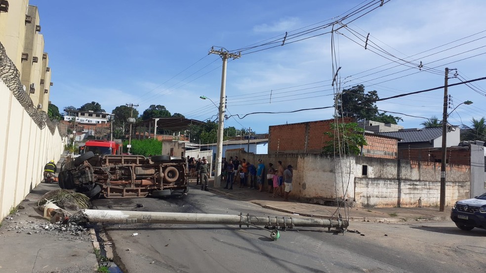 Policial ficou preso às ferragens — Foto: Divulgação