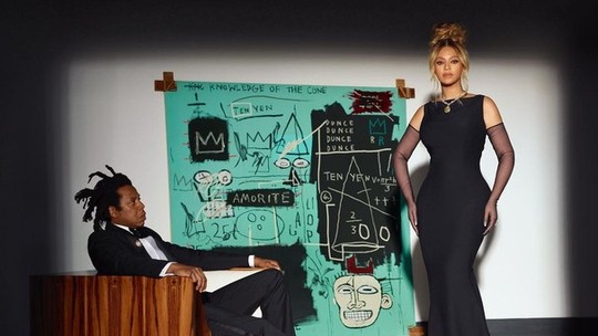 Beyoncé estrela campanha da Tiffany usando o famoso diamante amarelo, que vale mais de R$ 161 milhões