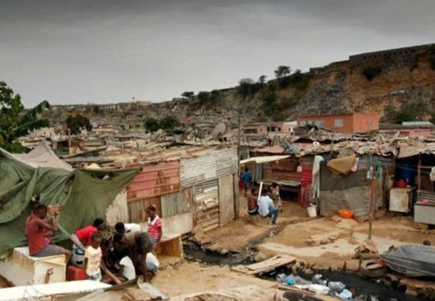 Trinta por cento dos angolanos vivem na pobreza com menos de 2 dólares por dia (Foto: via BBC News)