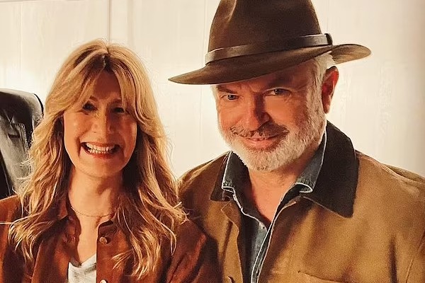 Laura Dern e Sam Neill vão atuar juntos novamente em Jurassic Park: Domínio (2022) (Foto: Reprodução / Instagram)