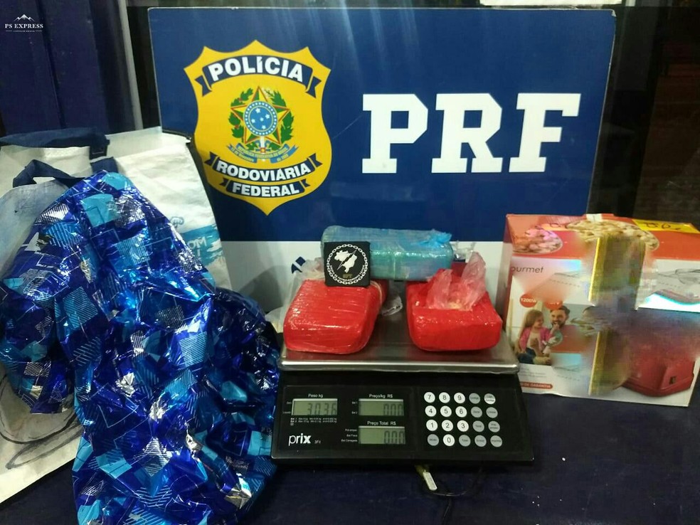 Entorpecente seria entregue em VitÃ³ria, no EspÃ­rito Santo â€” Foto: PRF/DivulgaÃ§Ã£o