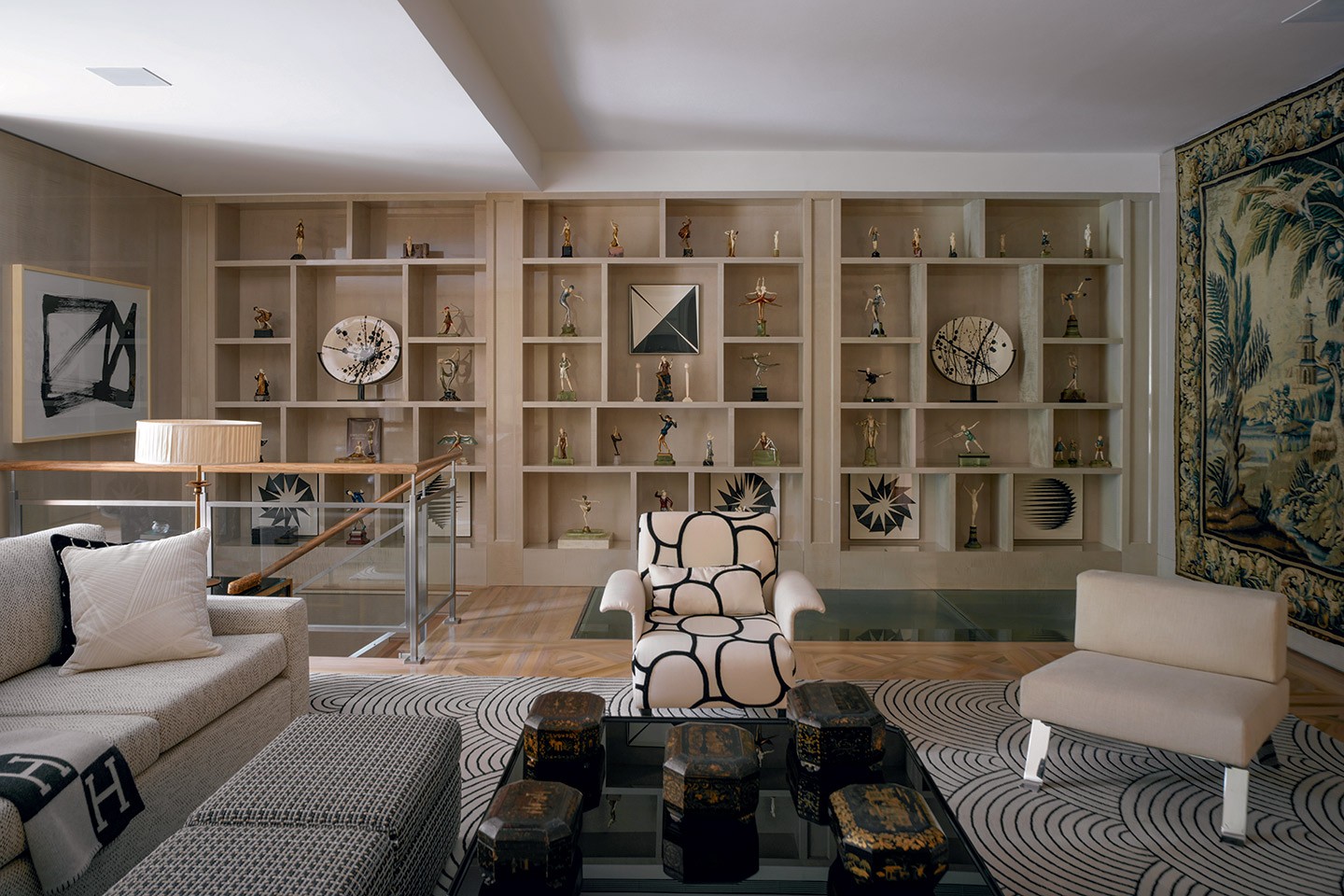 Decoração neutra e heranças familiares dão novos ares a casa de 800 m² (Foto: Romulo Fialdini)